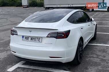 Седан Tesla Model 3 2022 в 