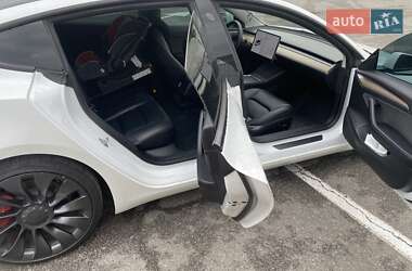 Седан Tesla Model 3 2022 в 