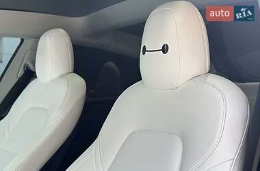 Седан Tesla Model 3 2022 в 
