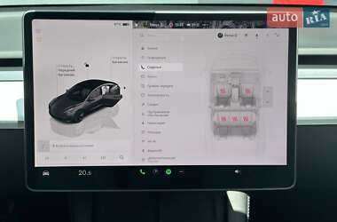 Седан Tesla Model 3 2022 в 