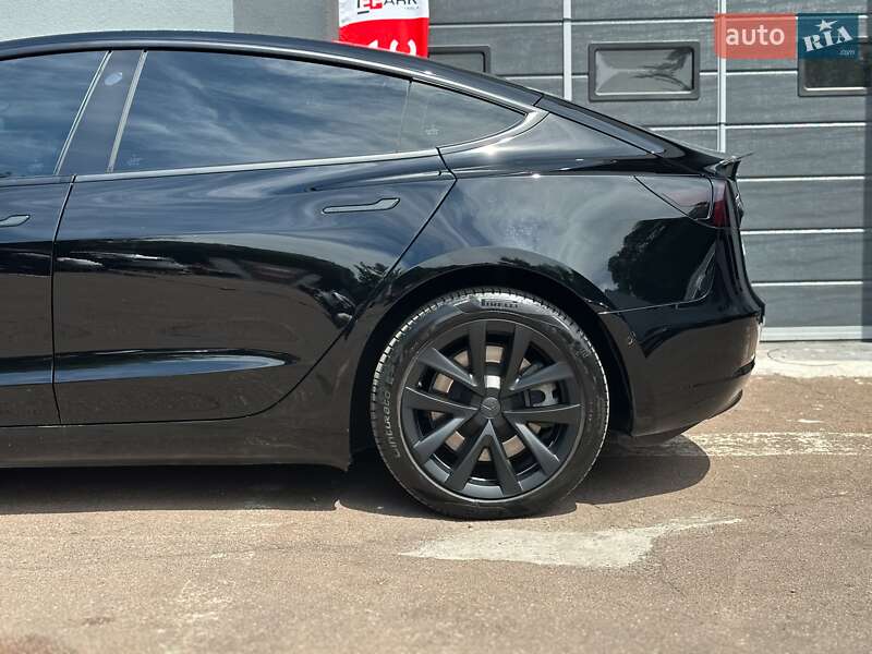 Седан Tesla Model 3 2022 в Києві