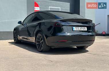 Седан Tesla Model 3 2022 в 