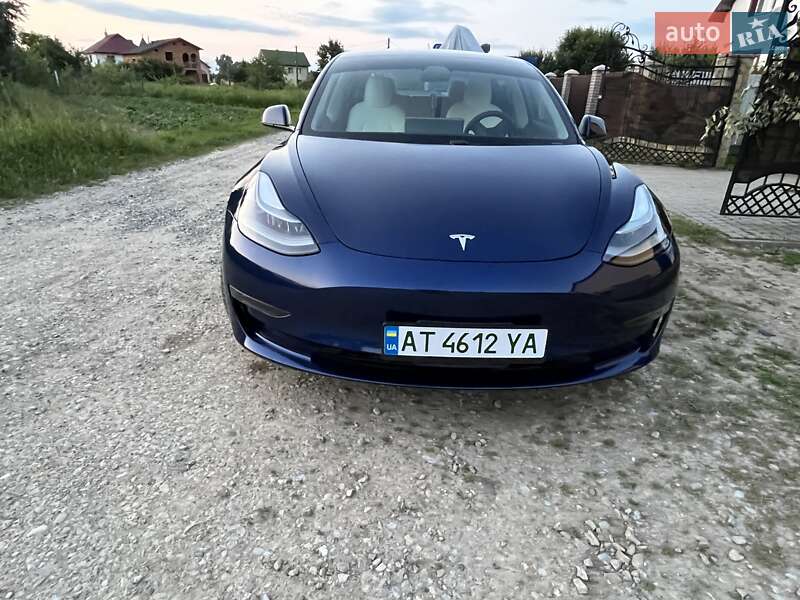 Седан Tesla Model 3 2021 в Івано-Франківську