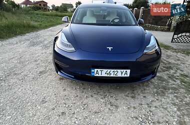 Седан Tesla Model 3 2021 в 