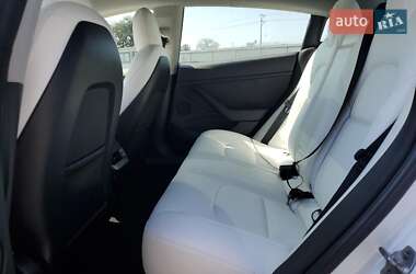 Седан Tesla Model 3 2021 в 