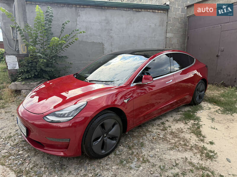 Седан Tesla Model 3 2020 в 