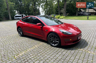 Седан Tesla Model 3 2022 в Львове