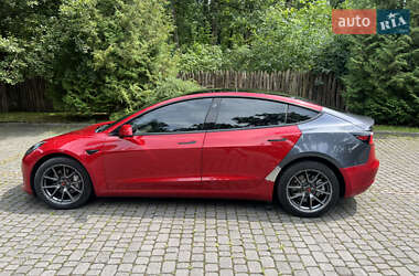 Седан Tesla Model 3 2022 в 