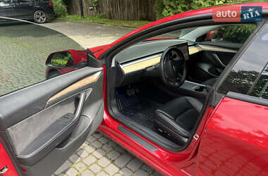 Седан Tesla Model 3 2022 в 