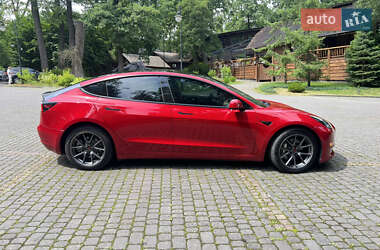 Седан Tesla Model 3 2022 в 