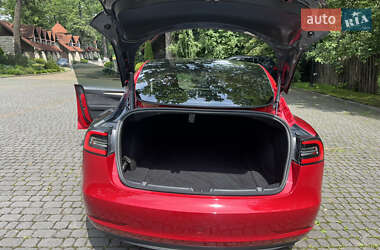 Седан Tesla Model 3 2022 в 