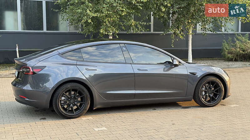 Седан Tesla Model 3 2022 в Киеве