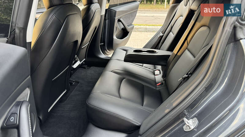 Седан Tesla Model 3 2022 в Киеве