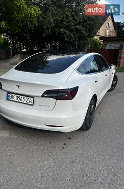 Седан Tesla Model 3 2019 в 