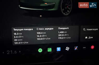 Седан Tesla Model 3 2022 в 