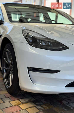 Седан Tesla Model 3 2020 в Люботині