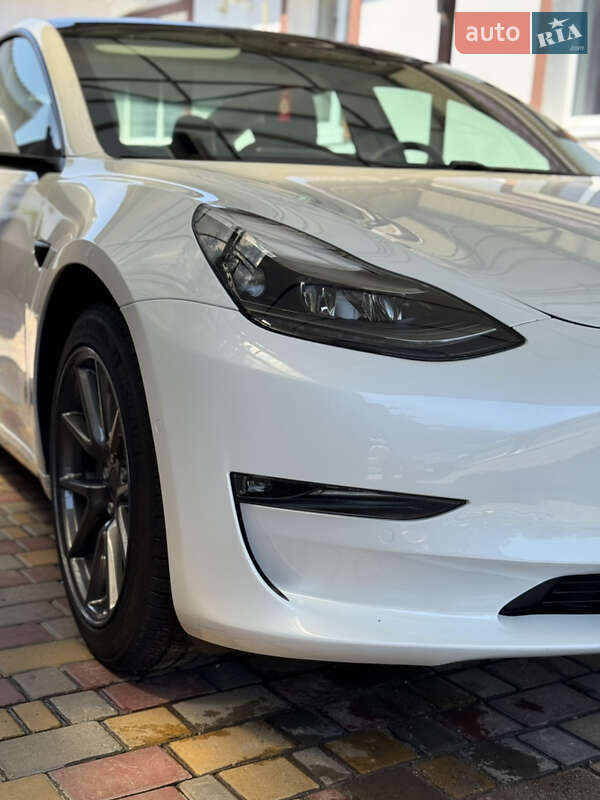 Седан Tesla Model 3 2020 в 
