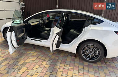 Седан Tesla Model 3 2020 в 