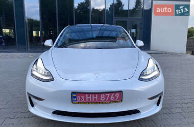 Седан Tesla Model 3 2020 в 