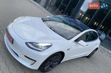 Седан Tesla Model 3 2020 в 