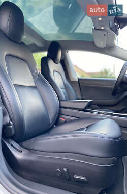 Седан Tesla Model 3 2020 в 