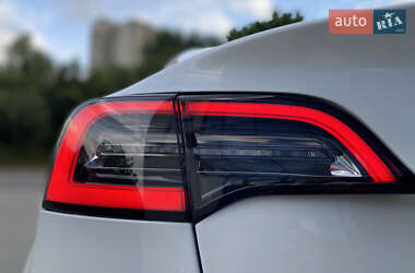 Седан Tesla Model 3 2020 в 