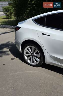 Седан Tesla Model 3 2018 в 