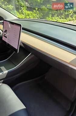 Седан Tesla Model 3 2018 в 