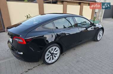 Седан Tesla Model 3 2022 в 