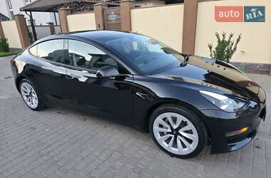 Седан Tesla Model 3 2022 в 