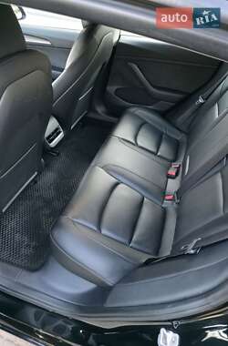 Седан Tesla Model 3 2022 в 