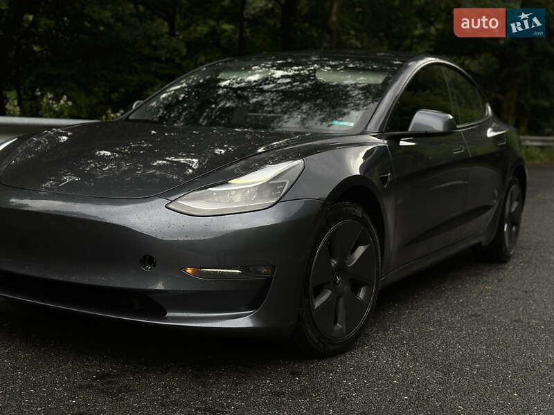 Седан Tesla Model 3 2021 в 