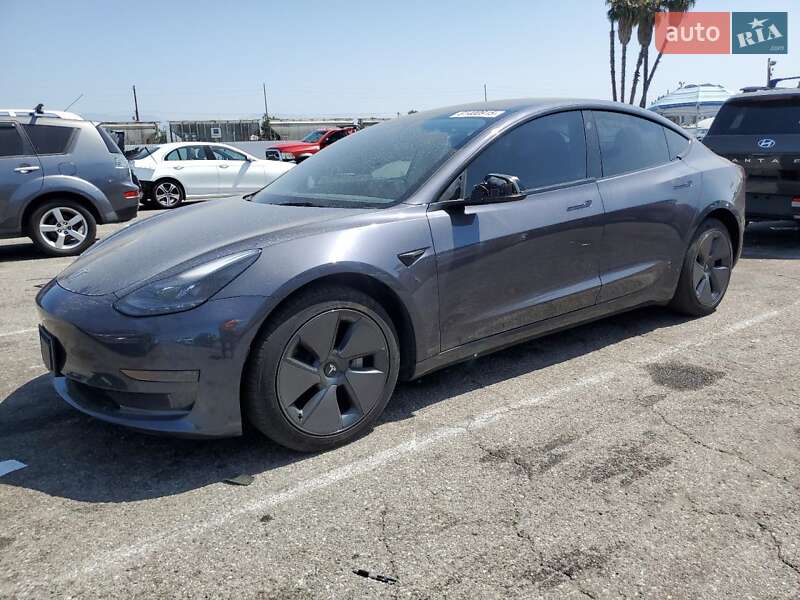 Седан Tesla Model 3 2022 в 