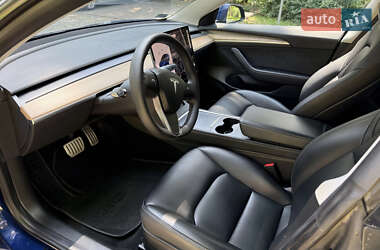 Седан Tesla Model 3 2023 в 