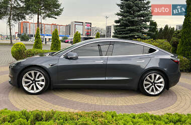Седан Tesla Model 3 2019 в 
