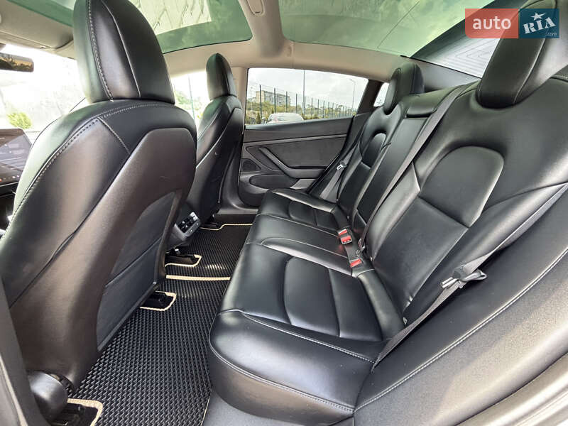 Седан Tesla Model 3 2019 в Одессе