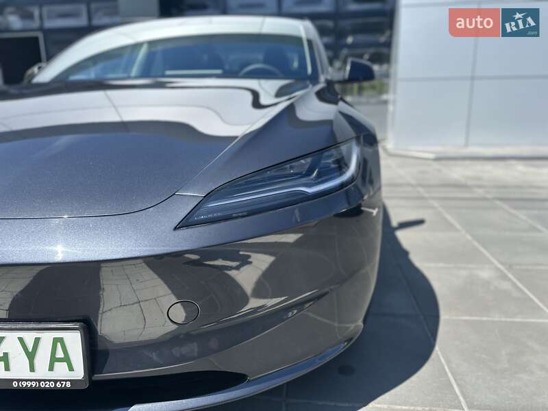 Седан Tesla Model 3 2024 в Луцьку