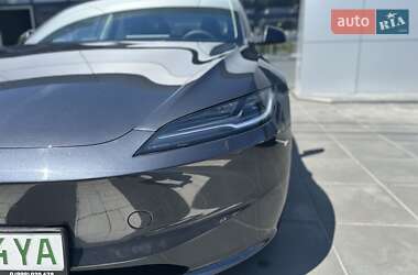 Седан Tesla Model 3 2024 в 