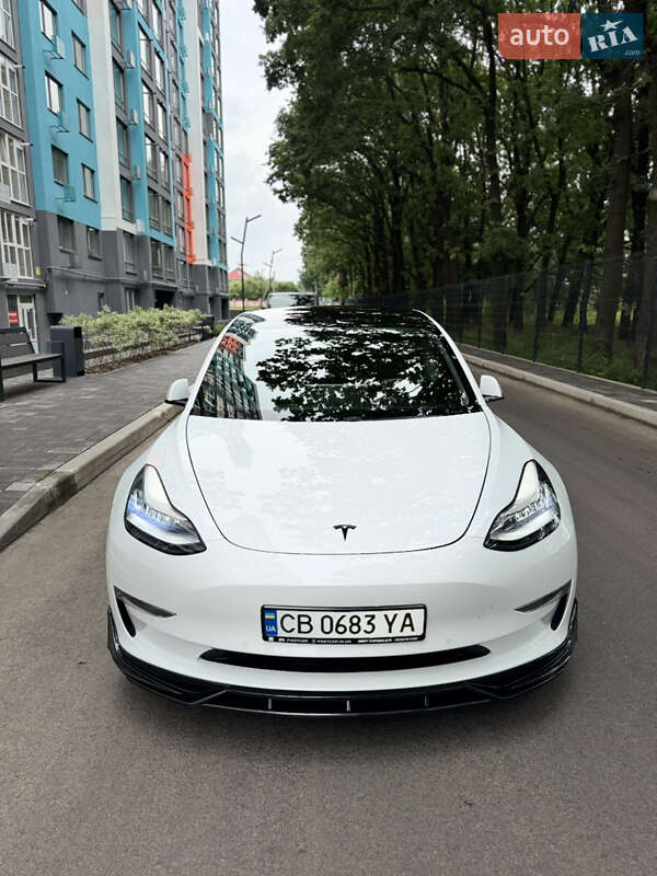 Седан Tesla Model 3 2018 в Чернігові