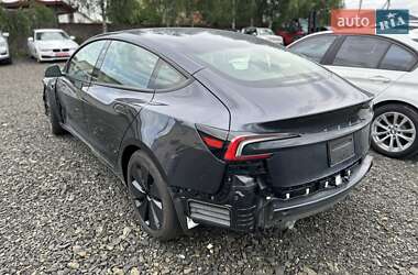 Седан Tesla Model 3 2024 в 