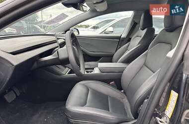 Седан Tesla Model 3 2024 в 