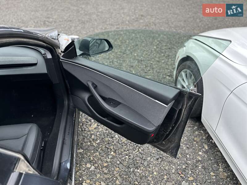 Седан Tesla Model 3 2024 в Луцке
