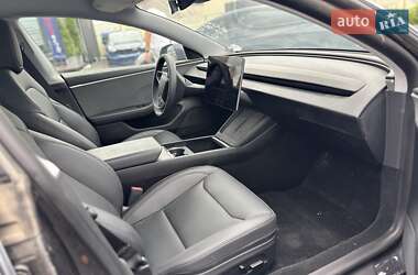 Седан Tesla Model 3 2024 в 