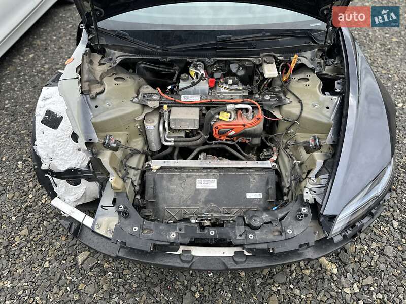 Седан Tesla Model 3 2024 в Луцке