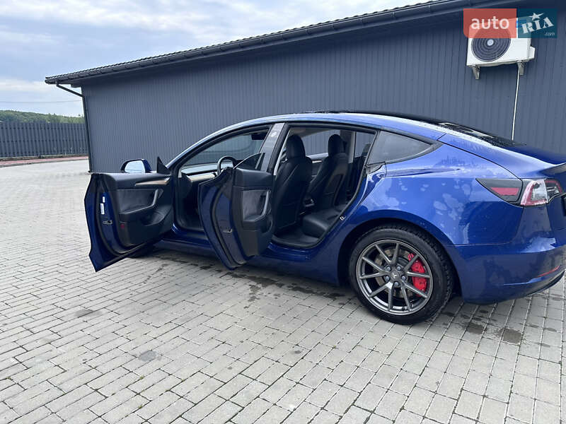 Седан Tesla Model 3 2022 в Львові
