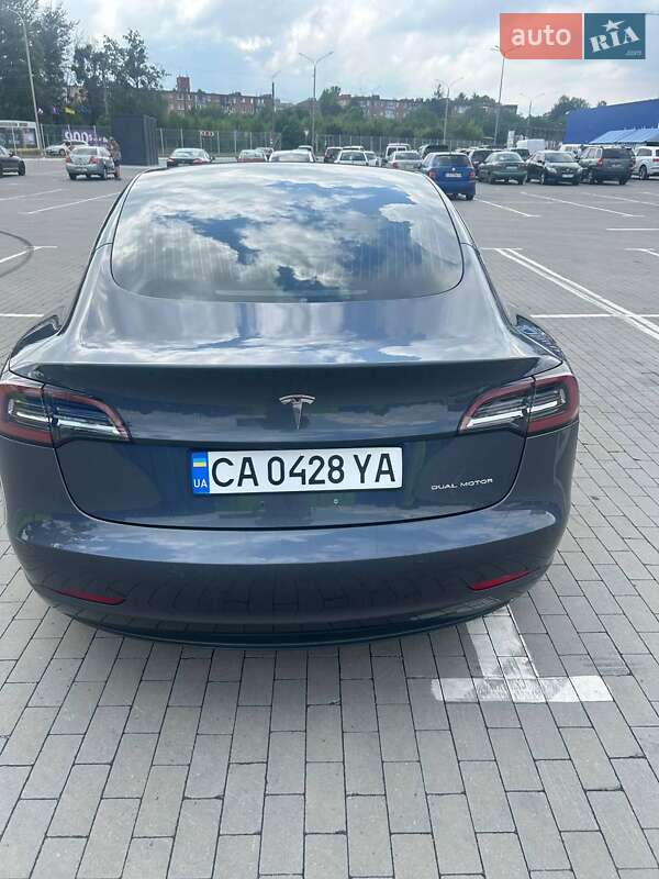 Седан Tesla Model 3 2018 в Умани