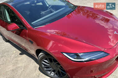 Седан Tesla Model 3 2024 в 