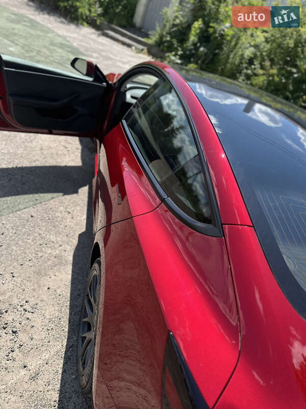 Седан Tesla Model 3 2024 в Львові