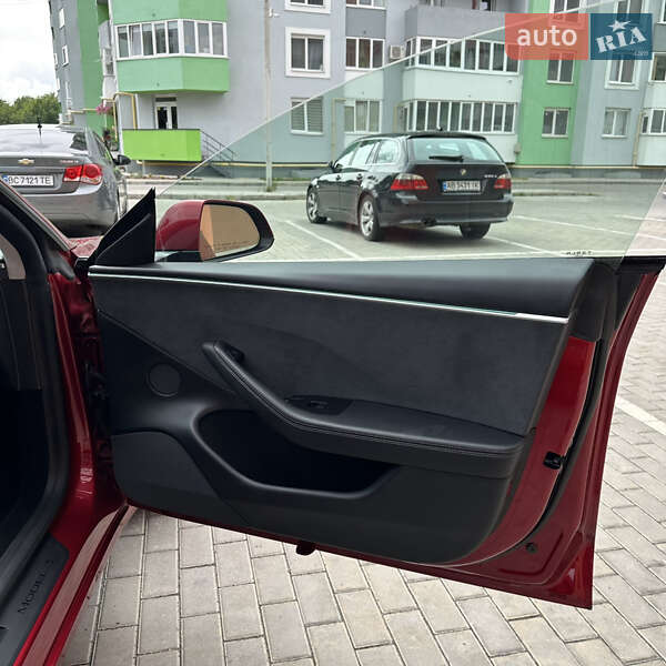 Седан Tesla Model 3 2024 в Львові