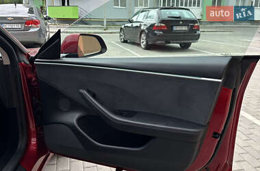 Седан Tesla Model 3 2024 в 